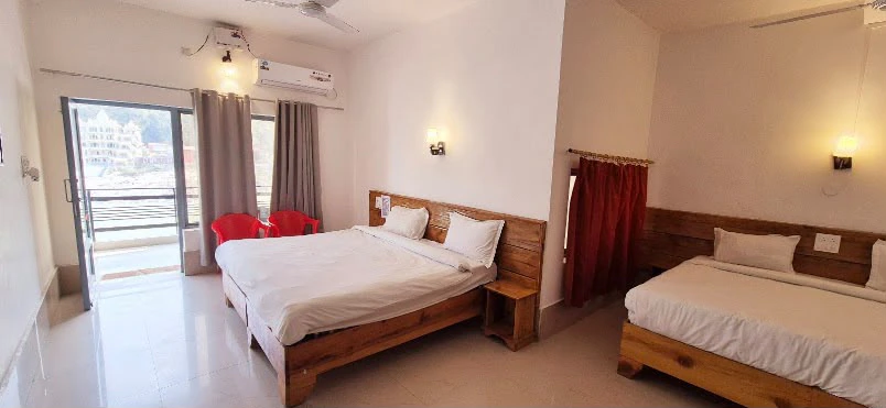 Spacious deluxe retreat room with twin beds and private balcony viewing the mountains